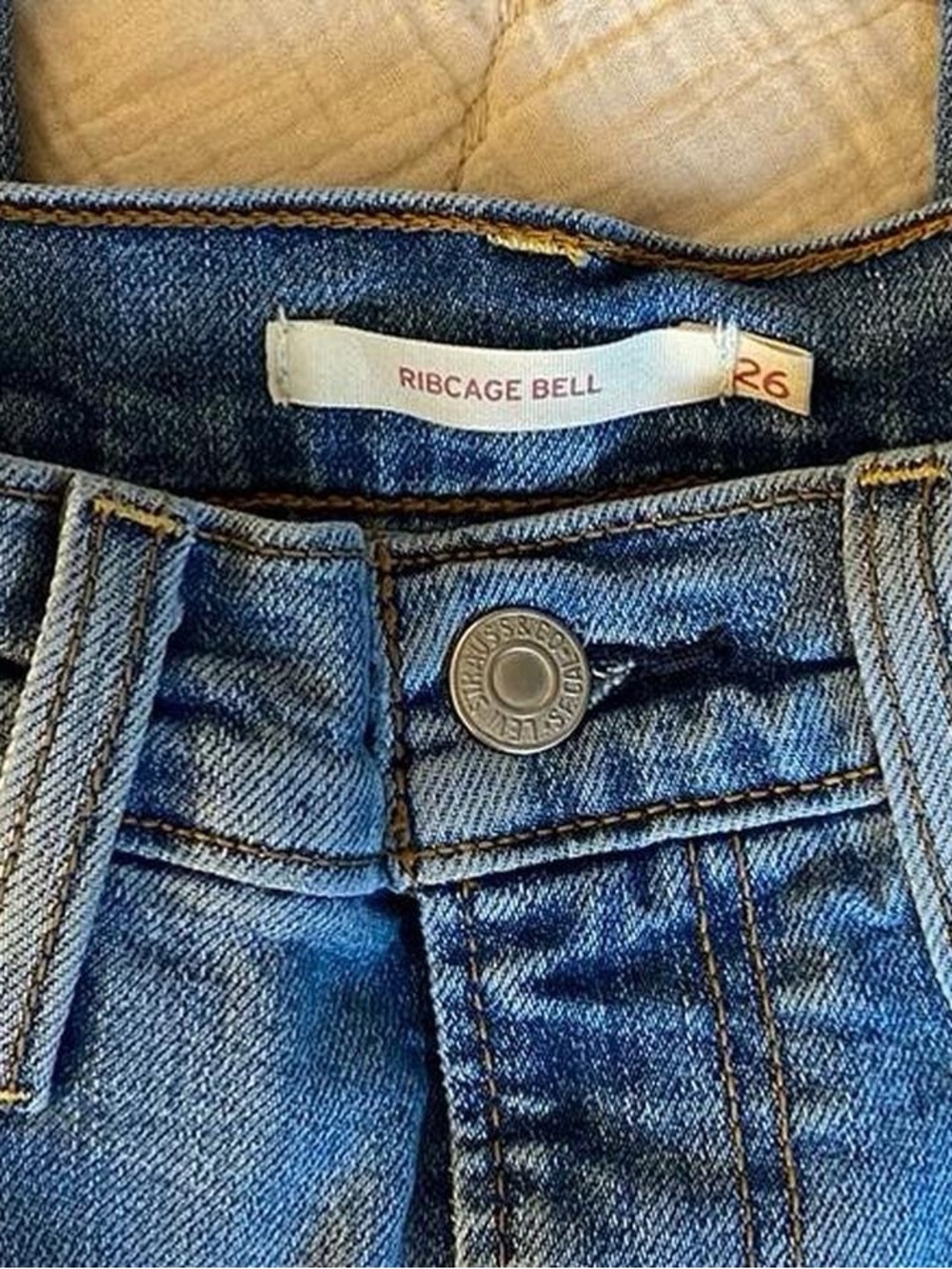 Levi's Ribcage Bell Jeans - Size 26 - Picture 2 of 4